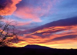 Admirez les magnifiques levers de soleils sur le Mont Ventoux depuis notre cabane dans la Drôme