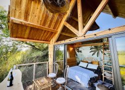Une chambre donnant sur la terrasse pour profiter de la vue